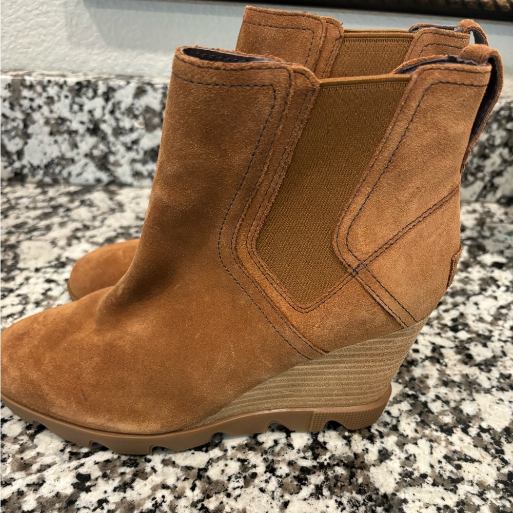 Sorel wedge booties size 8